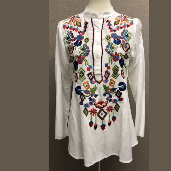 Women’s A&A Embroidered Tunic - Picture 1 of 8